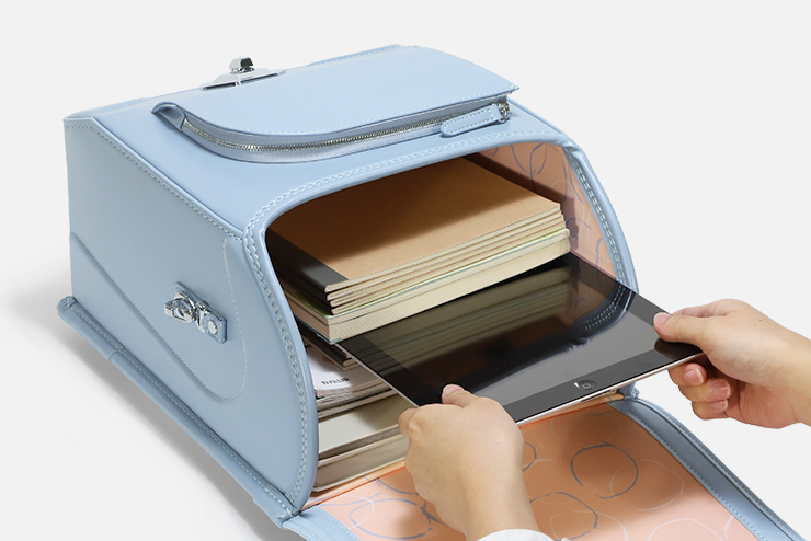 小学生の必需品、タブレット類も収納可